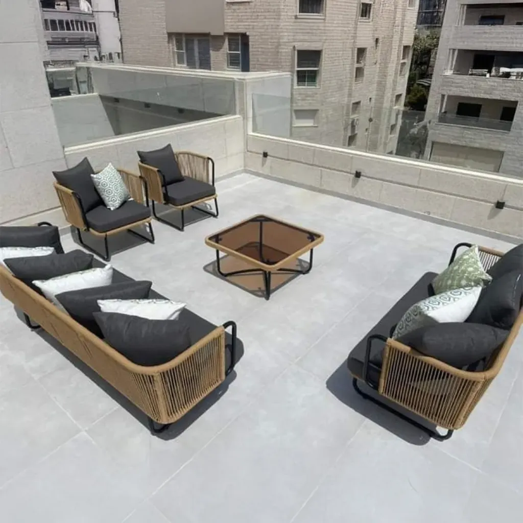 طقم اثاث خارجي دبار و حديد وزجاج ووتر بروف وبلاستك وفايبر و اسفنج 4مقعد -رمادي واسود